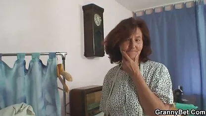 নিঃসঙ্গ বৃদ্ধা তার শৃঙ্গাকার বাড়া সেক্সি মুভি ভিডিও সেক্সি মুভি নেয়