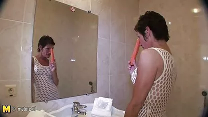 স্কুইরিং পরিপক্ক মা থামে