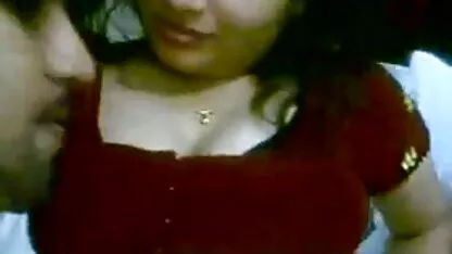 মেয়ে চুষতে ভালবাসে।