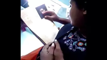 22 গরম আন্টি boobs প্রেস