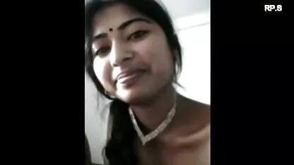 সুন্দরী গার্লফ্রেন্ড বুবস প্রেস
