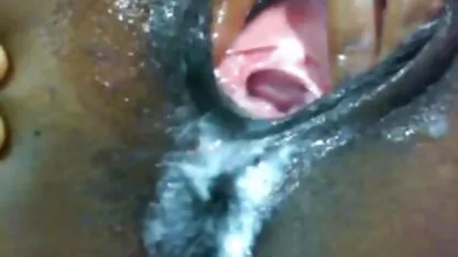 ক্রিমযুক্ত কালো ভগ 65 উপরে