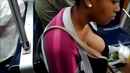 ট্রেনে কালো দুল দুলছে