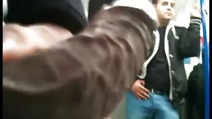 ট্রেনে ধরা পড়েছে