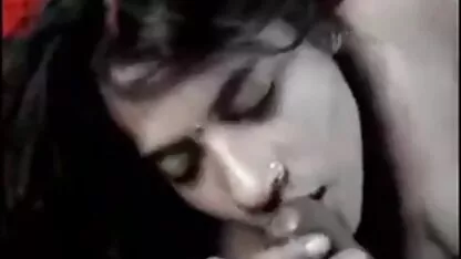 মজা পাচ্ছে ভারতীয় কিশোরী