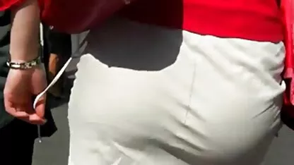 স্কার্টে ক্যান্ডিড সেক্সি অ্যাস
