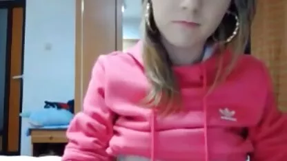 Cutie তার মাই দেখায়