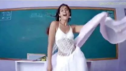 শিক্ষক হিসাবে অভিনেত্রী ইলিয়ানা