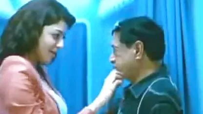 ওল্ড ম্যান অদৃশ্য মুছে ফেলা ক্লিপ সহ কাজল আগরওয়াল হট কিস ভিডিও সেক্সি মুভি