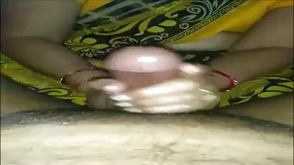 দেশি ভাবি মোরগকে তেল ম্যাসাজ দিচ্ছে