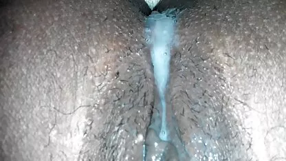 স্ত্রীর গুদ থেকে ফোঁটা ফোঁটা