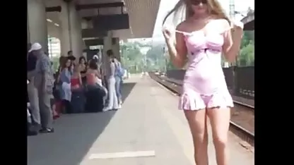 সুন্দর মডেল চকচকে