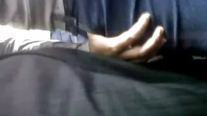 বাসে মেয়েদের ঘষা উপভোগ করুন