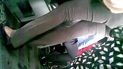 শ্রীলঙ্কান অফিসের মেয়ে বাসে চতুর পাছা