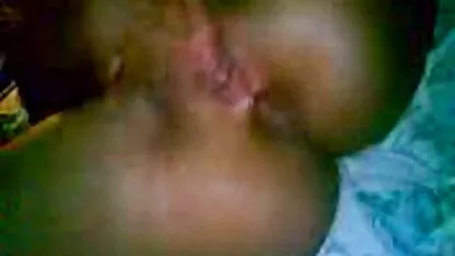 ইন্দোনেশিয়ান মেয়ে পাকিস্তানি গাধা পায়
