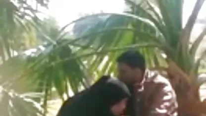এবং পাবলিক পার্কে কাম পর্যন্ত হাতের কাজ