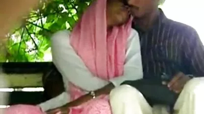 প্রেমিক হস্তমৈথুন এবং অঙ্গুলিসঁচালন