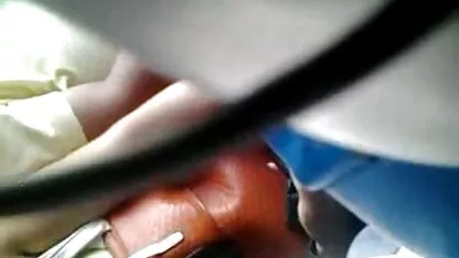 সে আমাকে স্পর্শ করে বজ্র ডিক পরিপক্ক