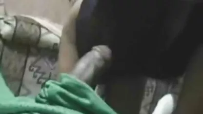 মোরগ নানা জাতির মধ্যে ফ্লুজি কালো