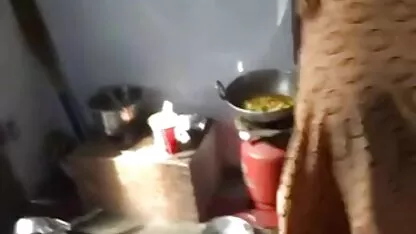 বন্ধুদের সাথে খেলো বোন