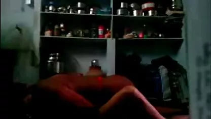 রান্নাঘরে ভারতীয় পুরুষ ও মহিলা