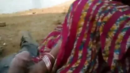 অসন্তুষ্ট গৃহবধূ স্বামীর বন্ধুকে চুষে ফেলে