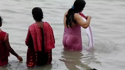 গঙ্গা স্নান ধরল