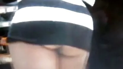 স্টোরে প্যান্ট ছাড়াই মেয়ে পরেছে