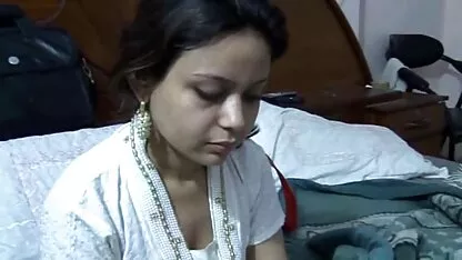 সেক্সি পাকিস্তান সায়রা খান স্বামীর সাথে ঘরে বসে সেক্স করছে