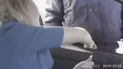 জিপার নিচে আছে, আমাকে আপনাকে সাহায্য করুন !!!
