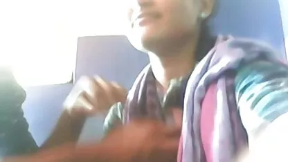 ক্যাফেতে দম্পতি