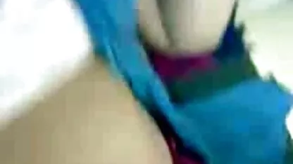 ইন্ডিয়ান আন্টি হস্তমৈথুন করা সঙ্গে boobs টিপুন এবং পেতে