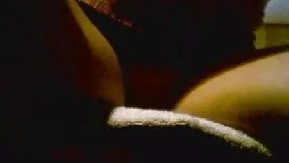মিডওয়াইফ ডেস্কের নিচে