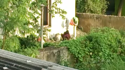 ভারতীয় আন্টি নগ্ন অবস্থায় স্নান করল