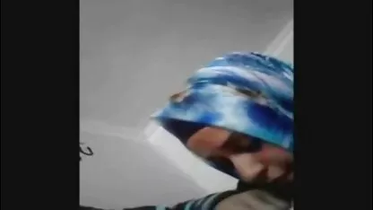 মুসলিম হিজাব পাগড়ি চুষছে মোরগ