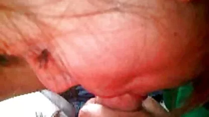 একটি দুর্দান্ত অপেশাদার ঘা কাজ এবং পার্ক করা গাড়ীতে তুষ গিলে!