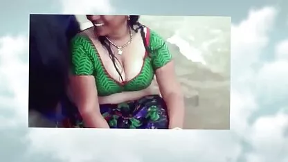 দেশি আন্টি