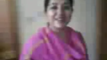 সত্যিই বড় মাই এর সাথে সুন্দরি সেক্সি মহিলার
