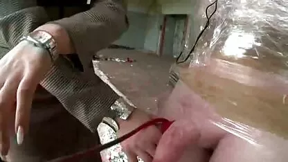একটি ছোট লিঙ্গ নির্যাতনের সময়