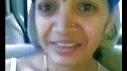 স্মার্ট পরিপক্ক ইন্ডিয়ান আন্টি boobs গাড়ীতে শো