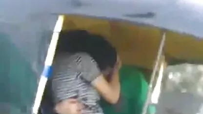 চুমু খাচ্ছে দেশি অটোরিকশা