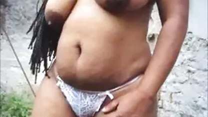আমার বন্ধুর মা নোভা করেন