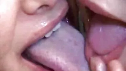 বেলেল্লাপনা মধ্যে খোকামনি