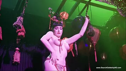 ভন টপলেস স্ট্রিপটিজ