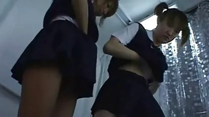 সুন্দর কিশোরী মেয়েদের অন্তর্বাস