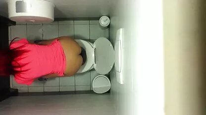 রিয়েল মেয়েরা ভিউয়ার বাথরুম