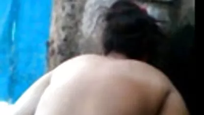 দেশি স্ত্রী গোসল করল